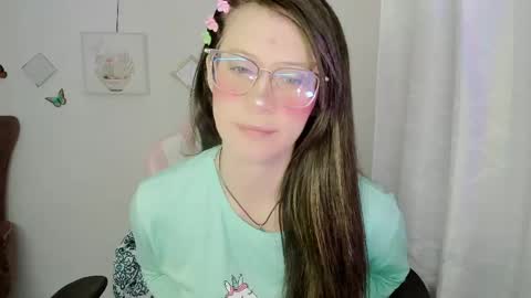 Snapshot of zooeybelair chatting on May 2026 04:07:02 AM Alicie online show from May 2026 04:07:02 AM