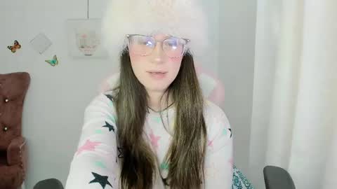 Snapshot of zooeybelair chatting on May 2026 02:45:01 PM Alicie online show from May 2026 02:45:01 PM