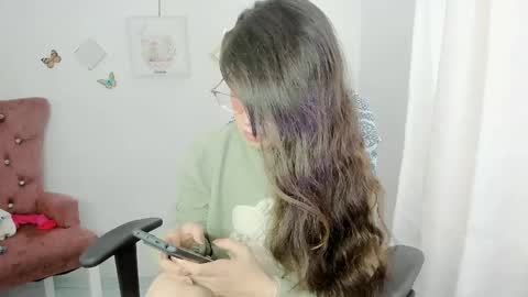 Snapshot of zooeybelair chatting on May 2026 02:13:01 PM Alicie online show from May 2026 02:13:01 PM