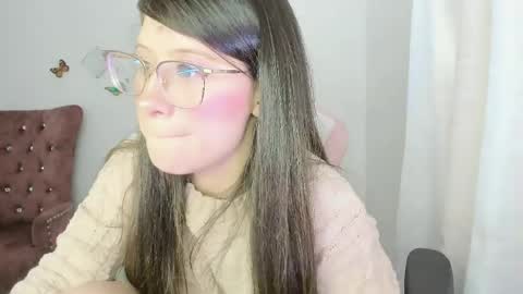 Snapshot of zooeybelair chatting on June 2026 04:09:01 PM Alicie online show from June 2026 04:09:01 PM