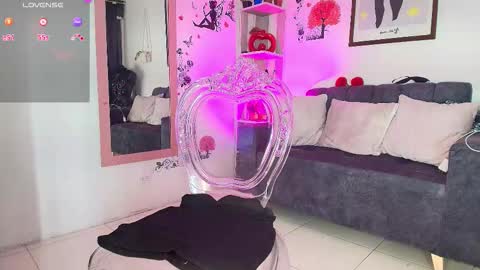 Snapshot of zully_jones chatting on December 2025 04:20:02 AM zully_jones online show from December 2025 04:20:02 AM