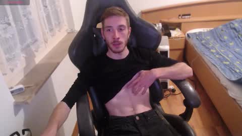 Snapshot of zuzmosfokafasz chatting on November 2025 10:20:02 PM Zuzmoe online show from November 2025 10:20:02 PM