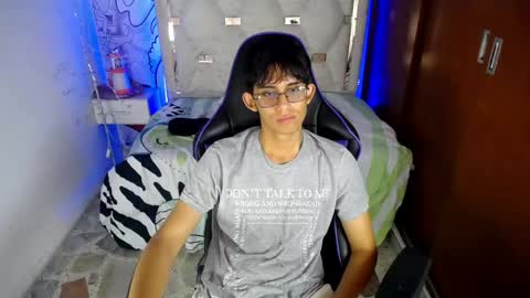 Snapshot of zxvn_n chatting on June 2026 01:04:01 PM ZX online show from June 2026 01:04:01 PM