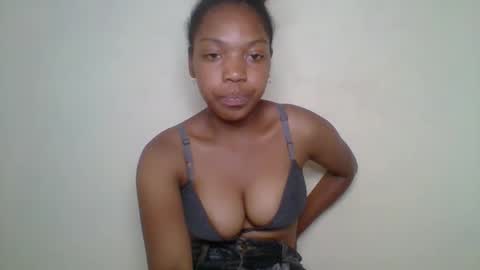 Snapshot of zyraelle_01 chatting on May 2026 09:41:02 PM zyraelle_01 online show from May 2026 09:41:02 PM