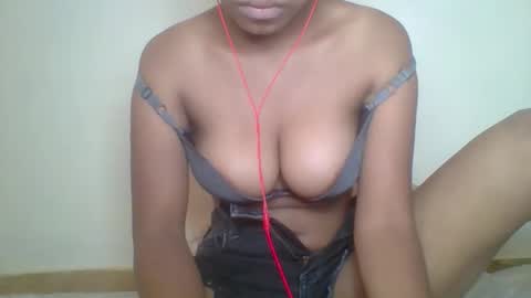 Snapshot of zyraelle_01 chatting on May 2026 08:22:01 AM zyraelle_01 online show from May 2026 08:22:01 AM