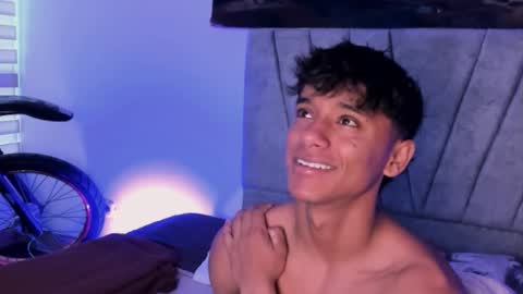 zyzz_1812 online show from October 2025 04:18:01 PM