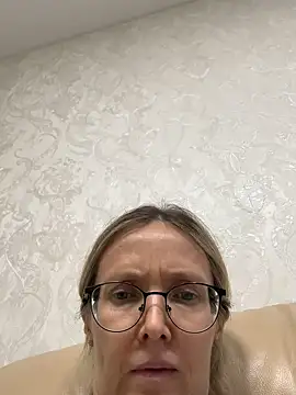 angelmommu online show from April 2026 10:59:01 AM