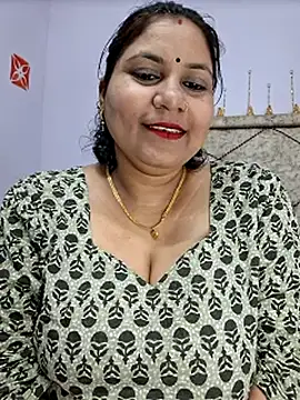 Snapshot of MOM-SUN-COUPLE chatting on February 2025 05:13:02 PM MOM-SUN-COUPLE online show from February 2025 05:13:02 PM