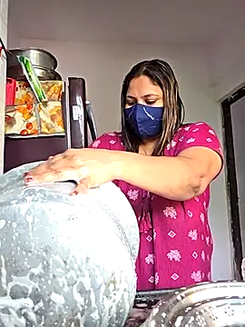 Snapshot of MOM-SUN-COUPLE chatting on September 2025 09:35:02 AM MOM-SUN-COUPLE online show from September 2025 09:35:02 AM