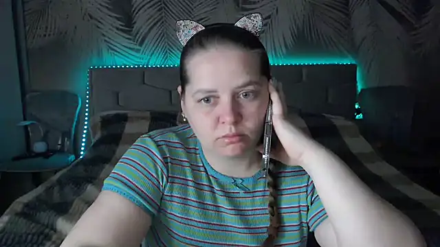 Snapshot of uliastar chatting on April 2026 06:17:01 AM uliastar online show from April 2026 06:17:01 AM