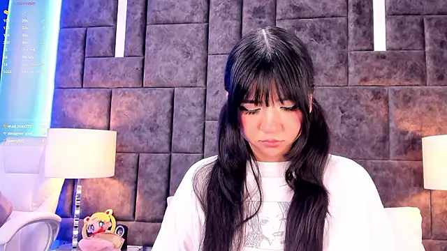 Snapshot of Petit-Rosse chatting on December 2024 08:00:01 PM Petit-Rosse online show from December 2024 08:00:01 PM