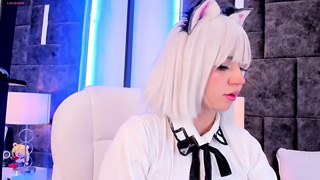 Snapshot of Petit-Rosse chatting on December 2024 11:40:02 PM Petit-Rosse online show from December 2024 11:40:02 PM