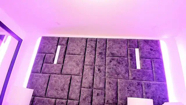 Snapshot of Petit-Rosse chatting on January 2025 09:07:01 PM Petit-Rosse online show from January 2025 09:07:01 PM