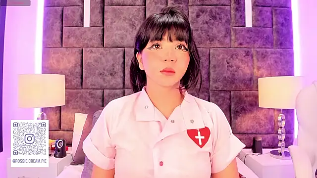 Snapshot of Petit-Rosse chatting on February 2025 02:51:02 AM Petit-Rosse online show from February 2025 02:51:02 AM