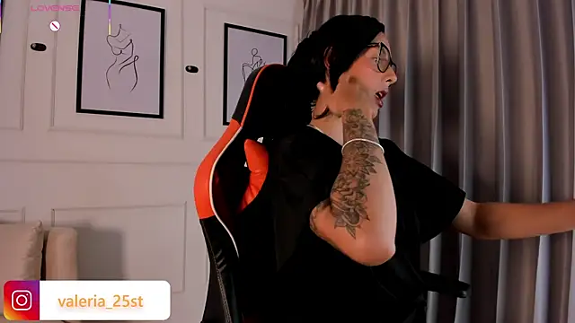 valeriia25  online show from November 2025 10:23:01 PM