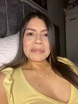 Snapshot of martina_contreras chatting on June 2026 05:19:02 AM martina contreras online show from June 2026 05:19:02 AM