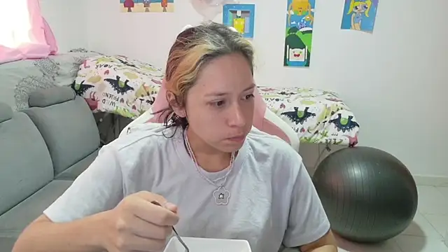 MommyMiaWs online show from April 2026 01:14:02 PM