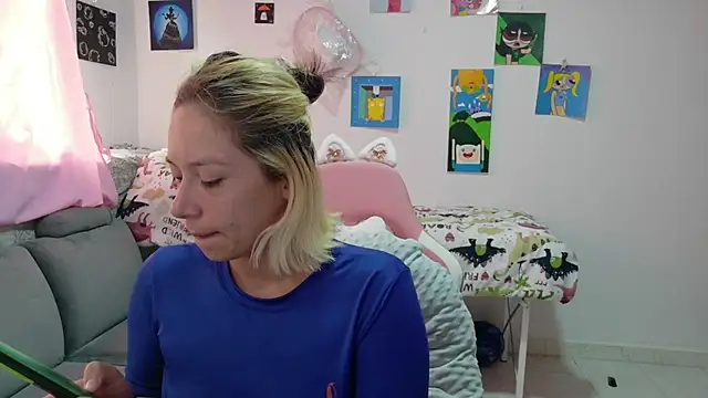 MommyMiaWs online show from April 2026 03:57:01 PM