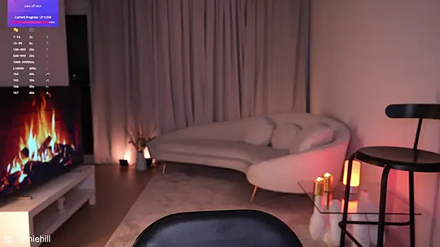 anniehillofficial online show from February 2025 07:43:02 PM