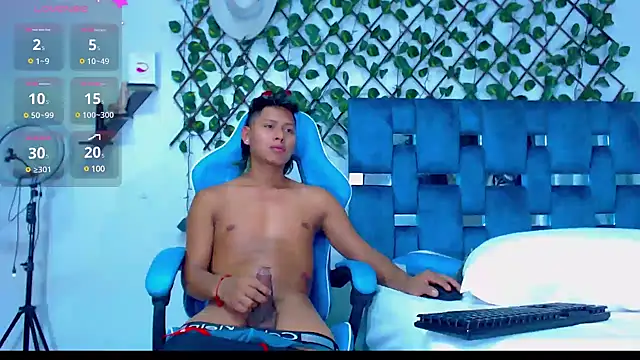 Snapshot of Hakim_prettynigg chatting on December 2024 06:28:01 PM Hakim prettynigg online show from December 2024 06:28:01 PM