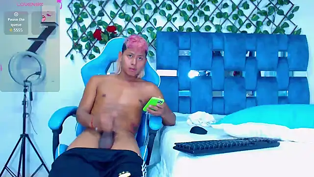 Snapshot of Hakim_prettynigg chatting on January 2025 06:02:01 PM Hakim prettynigg online show from January 2025 06:02:01 PM