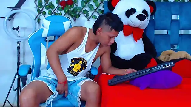 Snapshot of Hakim_prettynigg chatting on October 2025 05:12:02 PM Hakim prettynigg online show from October 2025 05:12:02 PM