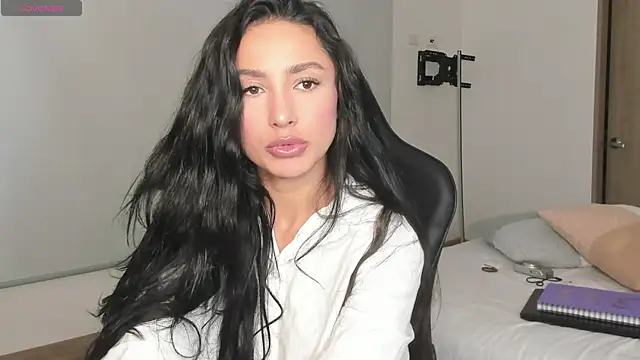 EvaMoet online show from February 2025 08:06:02 AM