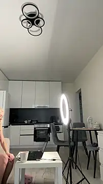 Mia Roxie online show from November 2025 03:06:01 AM