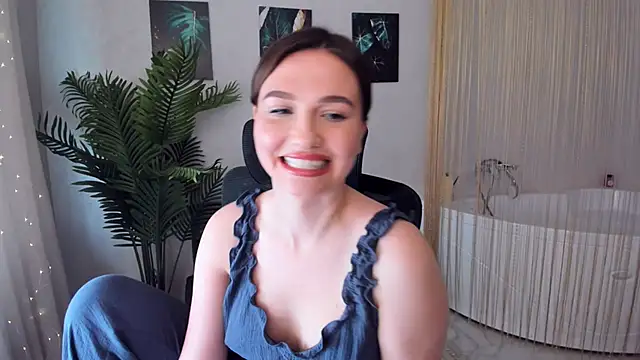 Snapshot of GracefulLook chatting on February 2025 09:43:01 AM GracefulLook online show from February 2025 09:43:01 AM