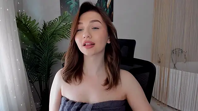 Snapshot of GracefulLook chatting on February 2025 06:54:02 AM GracefulLook online show from February 2025 06:54:02 AM