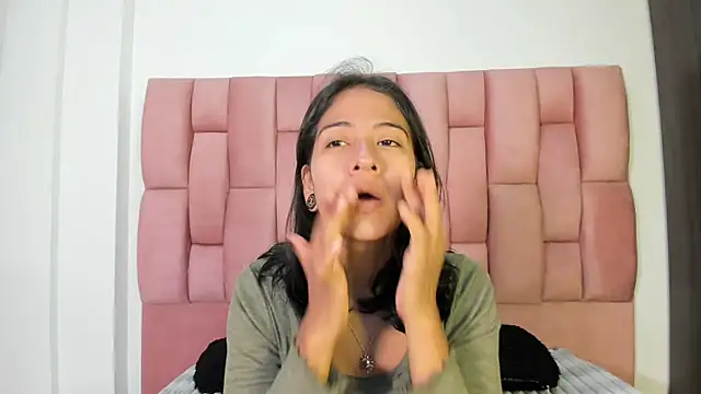 JuliKim  online show from September 2025 01:05:02 PM