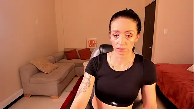 Kristen Garner online show from March 2026 08:25:01 PM