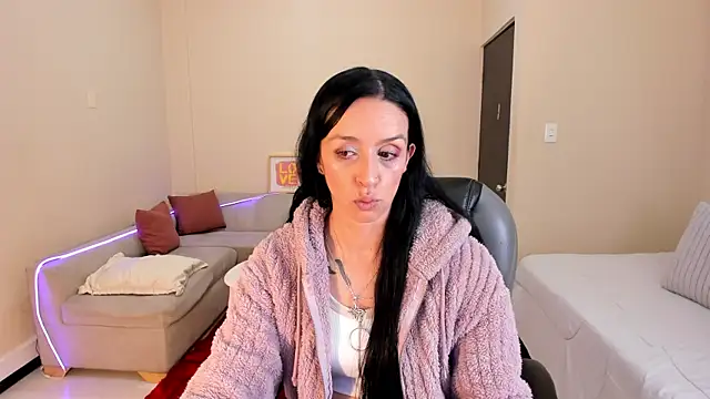 Kristen Garner online show from July 2026 07:27:01 PM