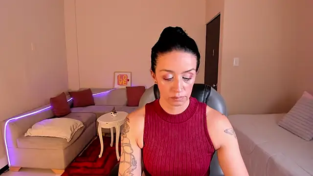 Kristen Garner online show from July 2026 07:44:01 PM
