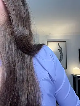 AmelieLaurent  online show from April 2026 04:05:01 PM