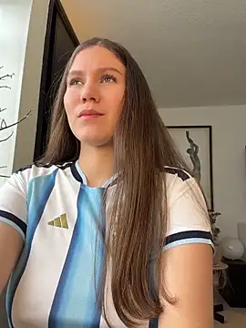 Snapshot of AmelieLaurent_ chatting on June 2026 06:09:02 PM AmelieLaurent online show from June 2026 06:09:02 PM