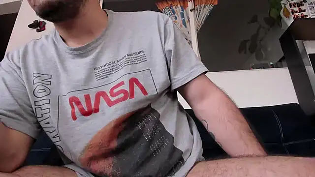 Snapshot of boomboomHooT chatting on December 2024 06:24:02 PM boomboomHooT online show from December 2024 06:24:02 PM