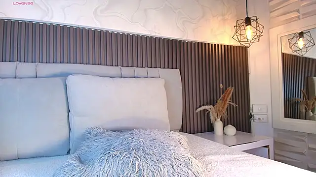 SHANONCLARK online show from February 2026 07:10:01 PM