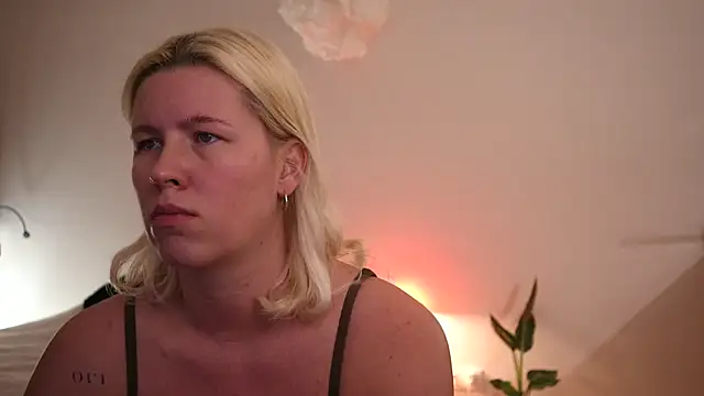 moonamii online show from December 2024 06:14:01 PM