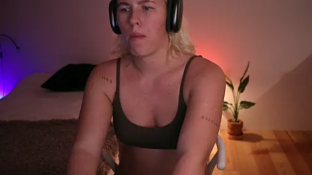 moonamii online show from January 2025 09:54:01 PM