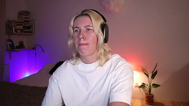 moonamii online show from January 2025 08:35:02 PM