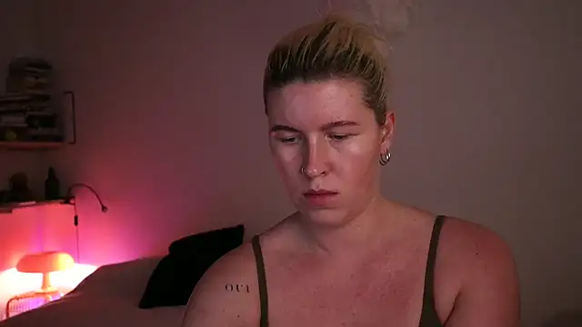 moonamii online show from February 2025 07:52:01 PM