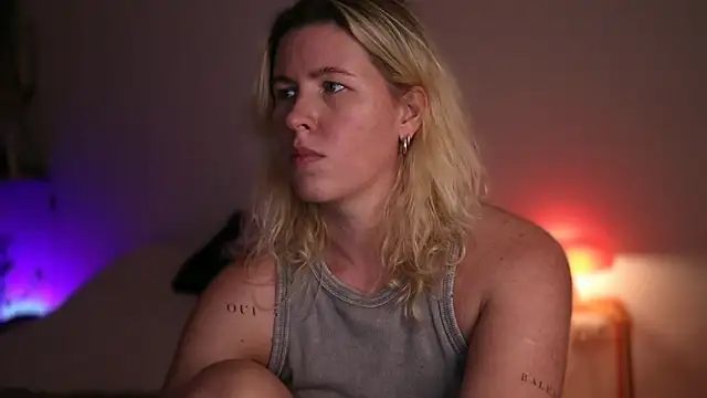 moonamii online show from September 2025 04:41:02 PM