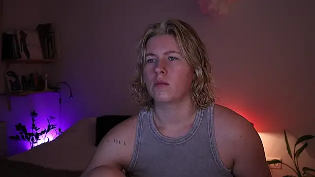 moonamii online show from December 2025 06:24:02 PM