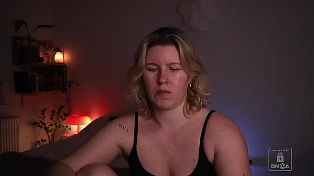 moonamii online show from February 2026 06:06:02 PM