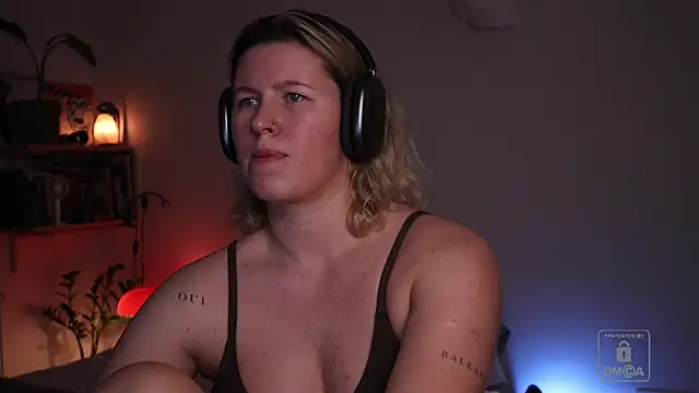 moonamii online show from March 2026 06:25:01 PM