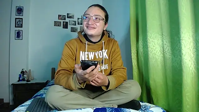 monkeywillwhite online show from November 2025 05:17:01 AM