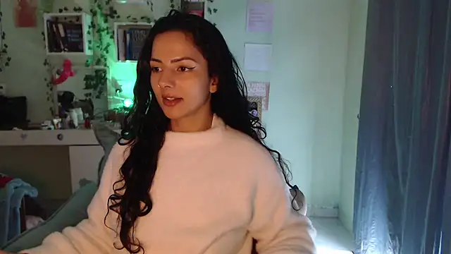 Snapshot of BeellyDance chatting on May 2026 04:03:02 PM BeellyDance online show from May 2026 04:03:02 PM