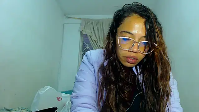 AmaraRoberts420 online show from December 2024 09:44:01 PM