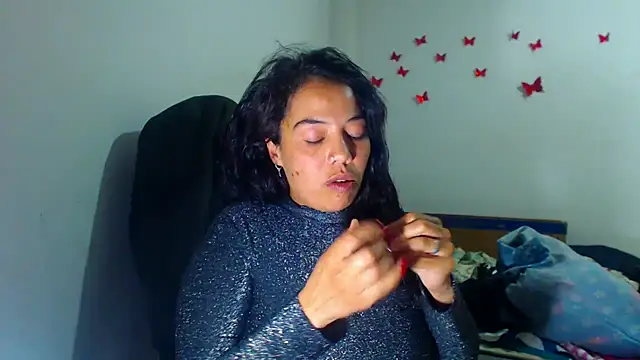 AmaraRoberts420 online show from November 2025 07:30:02 PM